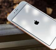 Miksi iPhone ei käynnisty: mitä tehdä, kun omena palaa ja sammuu Miksi iPhone 4s sammuu itsestään
